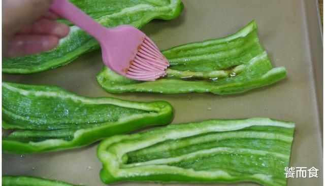 喜欢吃|青椒的独特做法，不用炒，不用煮，还不凉拌，简单好吃