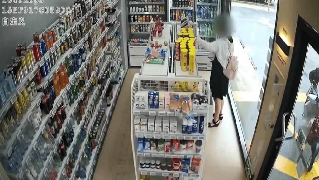 顺手牵羊|一女子在无人超市“顺手牵羊”竟然是为了“好奇、好玩”