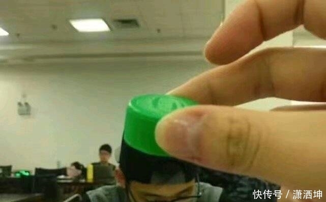 姑娘|趣味图片幽默段子笑话:睡觉都贴面膜,姑娘你真是充分利用时间啊