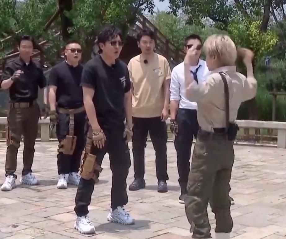 节目|THE9在《极限挑战》比舞技,刘雨昕跳完郭京飞一个举动全场炸锅