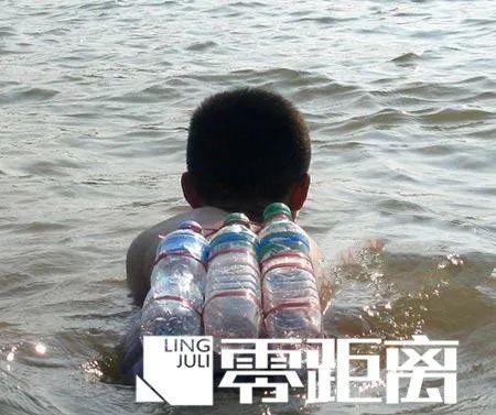 答案|矿泉水瓶能做救生衣刷爆网络！消防小哥哥用实验告诉你答案！