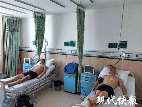  扬州|高温天灭大火，消防员给自己喷水降温