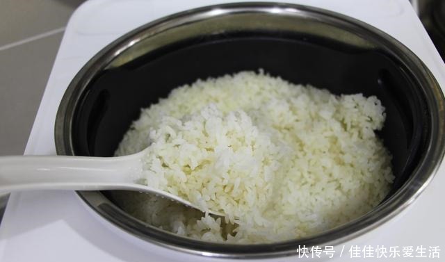 朋友圈|晒晒我家晚餐,发到朋友圈有人乐了,都是东北菜,嘎嘎香!