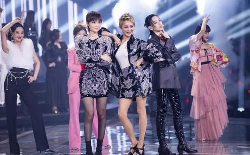  成团|《姐姐》宁静发言引争议，合影被质疑抱团，是你心中的女团吗？