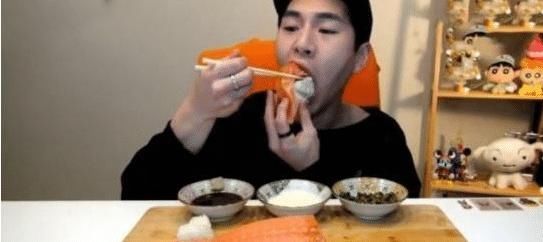 帅哥|网红挑战吃20斤“三文鱼”,入口瞬间被发现“猫腻”吃不起别装