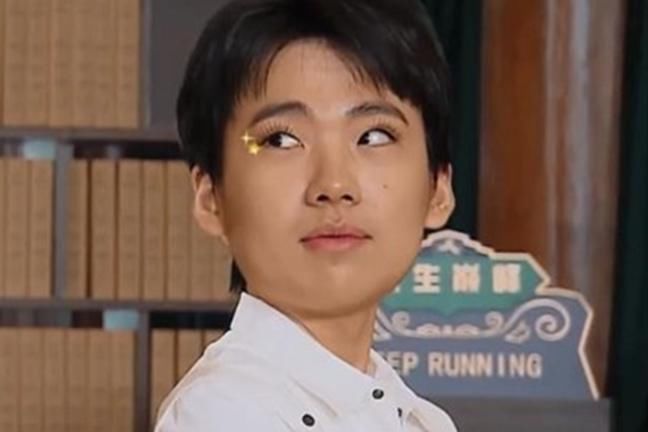  墙角|易烊千玺上跑男，唯一一个镜头竟是蹲墙角？网友却忍不住笑出声