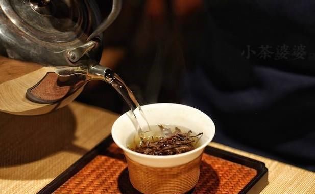 茶水|泡茶时的第一泡洗茶水脏吗？有必要倒掉吗？