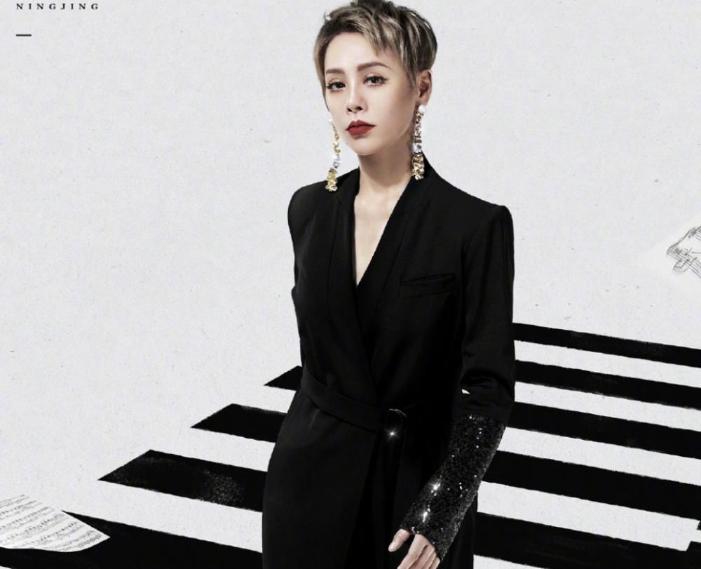  味道|姐姐团新综艺定档，全团黑色系造型，仿佛闻到“腥风血雨”的味道