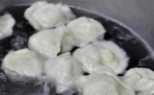  饺子|夏天，韭菜茴香靠边站，用它包饺子最香，3块钱1斤，我一周做2回