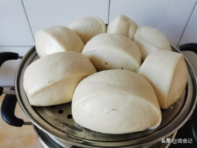  分钟|三伏天蒸馒头，和面时别只加酵母！多加10克它，20分钟就能发满盆