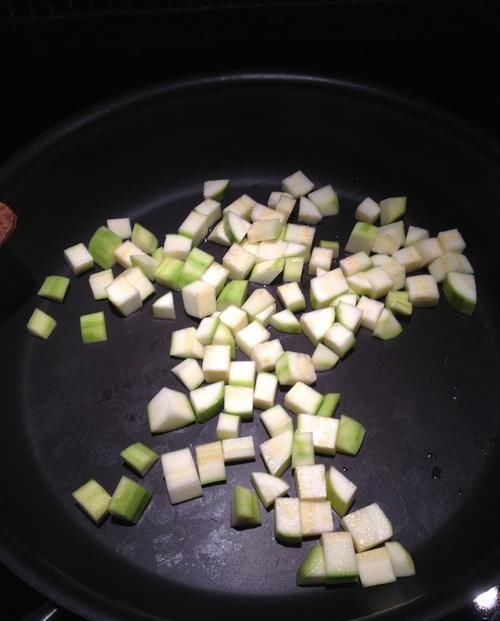 逛市场|做番茄牛肉吸管面时，记住这1点，面条不粘牛肉还不硬，超级入味