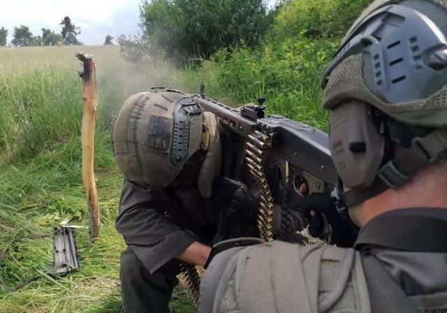  老当益壮|奥地利士兵训练，AUG步枪老当益壮，还能再战三十年