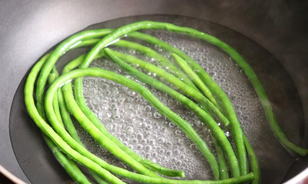 麻烦|6种尽量先焯水再炒的蔬菜,吃着更放心,提醒家人,麻烦些也值得