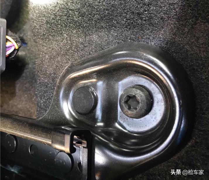  福克斯|性能粉36万买福克斯RS，才一年的车为何拆这么多？买主草率了