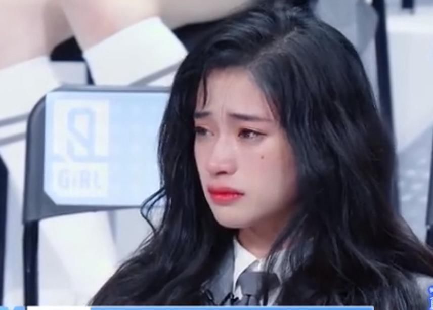  照片|段小薇《青你》淘汰后去吃火锅，路人随手拍下照片，与节目判若两人