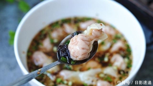 秋天|馄饨汤这么调，简单好味道，几种调料，开水一冲，比骨头汤还鲜！