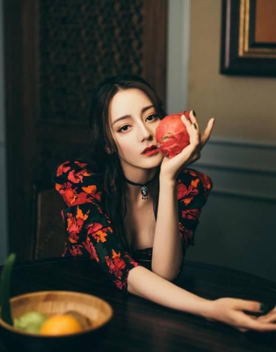 真人|迪丽热巴真人长啥样？直播截图放大后，无滤镜状态太真实