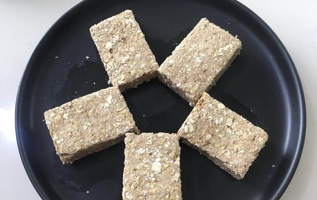  即食燕麦片|自制燕麦饼干，低卡低热量，饱腹感强，简单又好吃