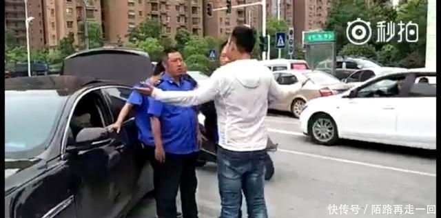 怕不怕|男子撕开衣服露出纹身, 就问你怕不怕, 民警赶到现场后秒怂!