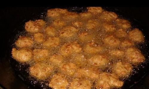  香酥可口|炸丸子时，别再用淀粉了，换成“它”，香酥可口，一点儿也不油腻