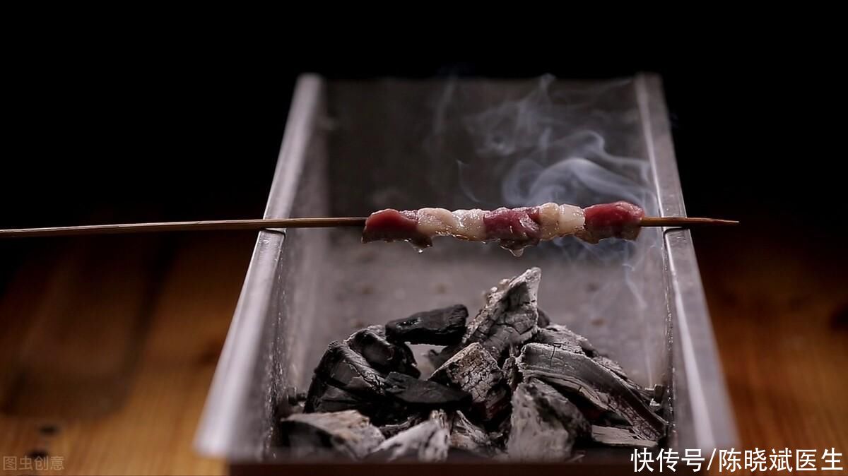 “苯并芘”致癌物比正常食物高(提醒：1级致癌物“苯并芘”，就爱藏在这2种食物，劝你管住嘴)