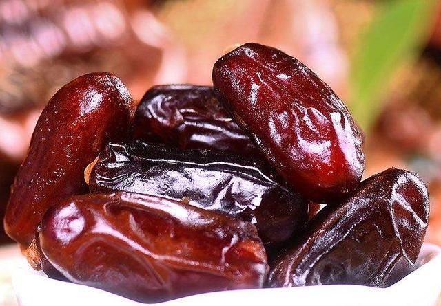 迪拜|迪拜人吃什么?到菜市场转一圈就明白了,帝王蟹、鲨鱼,应有尽有