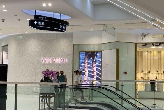 祝贺|《奔跑吧》第100期,郑恺获得唯一全勤奖,爱妻藏着肚子祝贺他