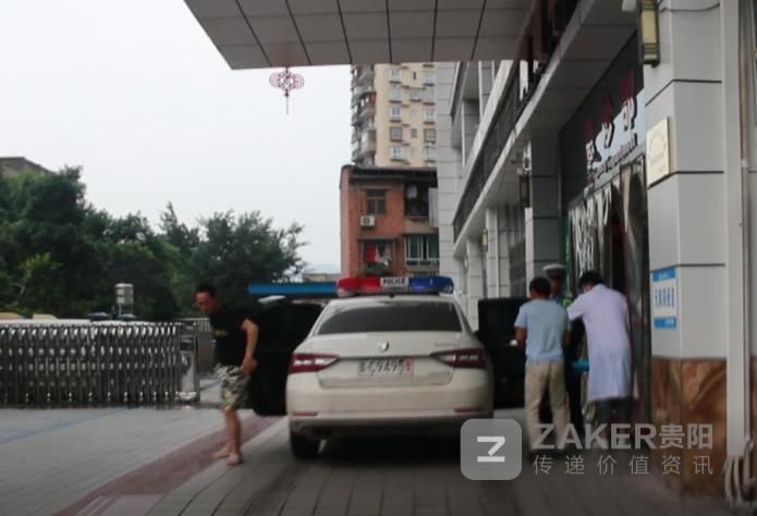  交警|工人动脉被机器割断血流不止 交警：快上我们的车！