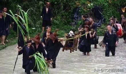 背着|背着狗讨百家饭！中国独有的关于“狗”的节日，一个天堂一个地狱