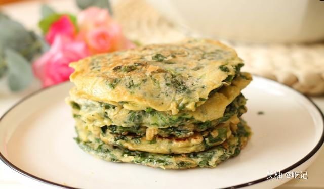  好吃|以后这种蔬菜叶子不要再扔了，用来煎饼，营养高，比鸡蛋饼好吃