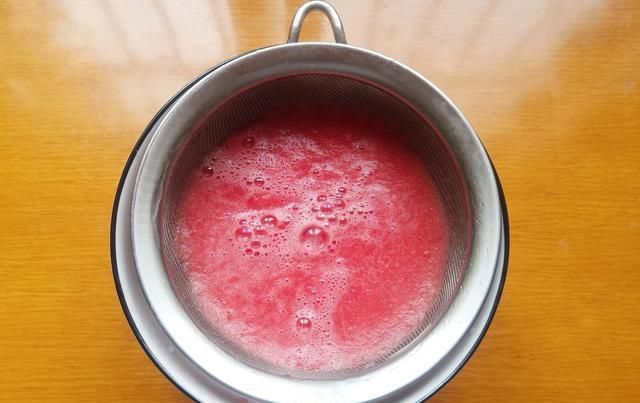  西瓜汁|西瓜买回来别直接吃，换个小花样，口味升级，清凉软嫩好消暑