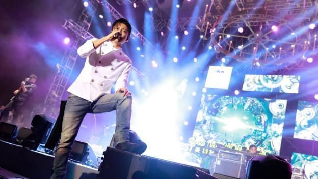  节目|参加节目带10名“随从”，新生代明星排场真大，谢霆锋都生气了