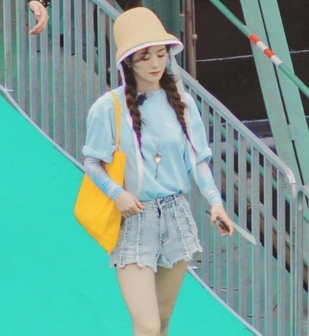  中餐厅4|赵丽颖在中餐厅中的路透穿搭，简直堪称小个子女生穿搭教科书