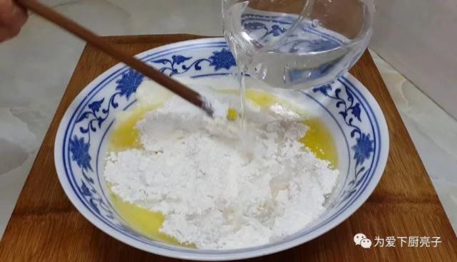  面包|烧饼这样做才好吃，加几勺白糖，外焦里软又蓬松，比面包香甜好吃