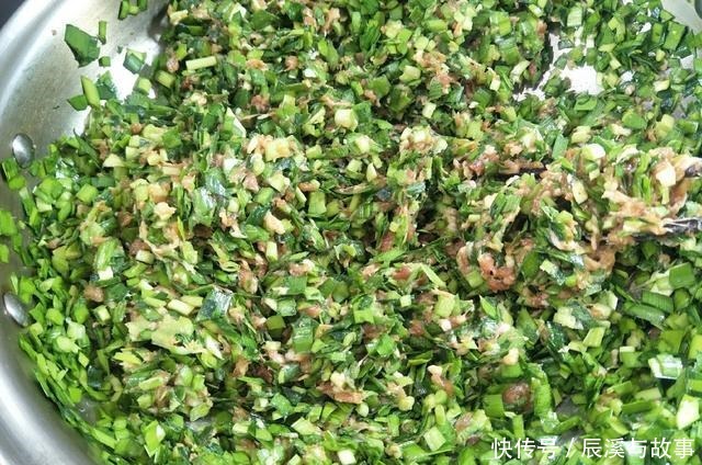 搅拌均匀|春天吃饺子,就爱这个馅,清香不油腻,鲜到流口水