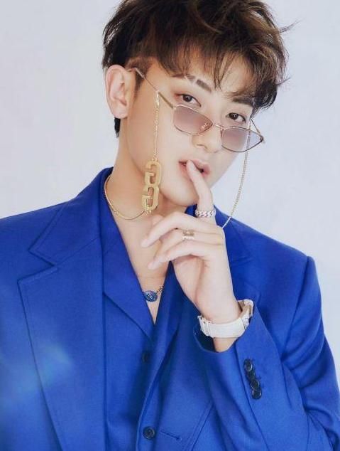  关晓彤|关晓彤旗下艺人，黄子韬旗下艺人，看到董子健：眼光真毒