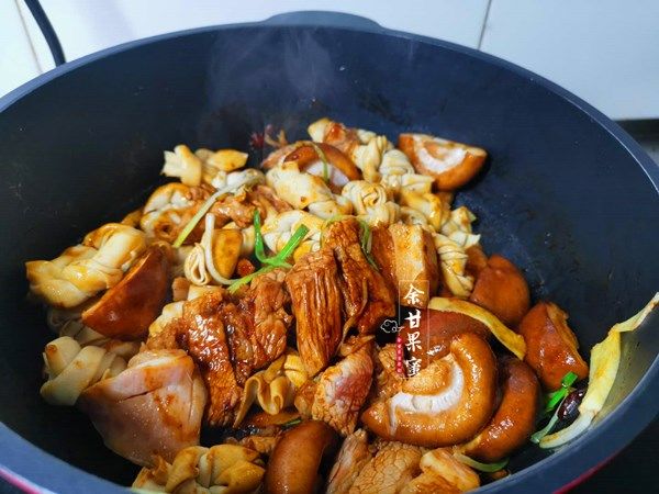 下饭|秋凉后，家人就爱这道菜，荤素搭配好丰富，咸鲜下饭，满嘴香