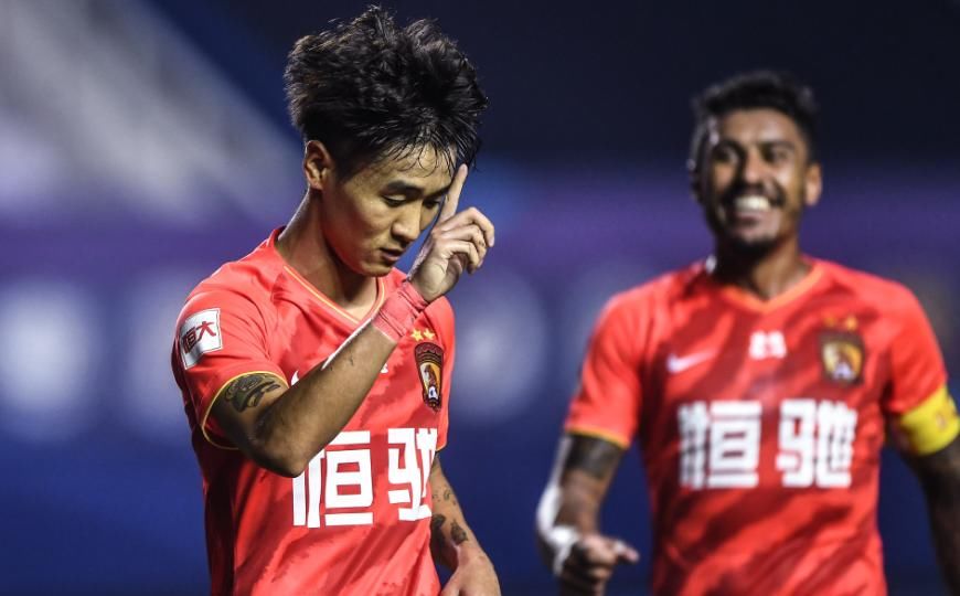 鲁能|恒大对鲁能官方海报，韦世豪当主角要迈过泰山？专家：格局小了