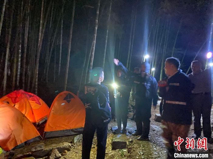 成功|台风夜大山峡谷3小时拉网搜寻 成功找寻劝退32名驴友