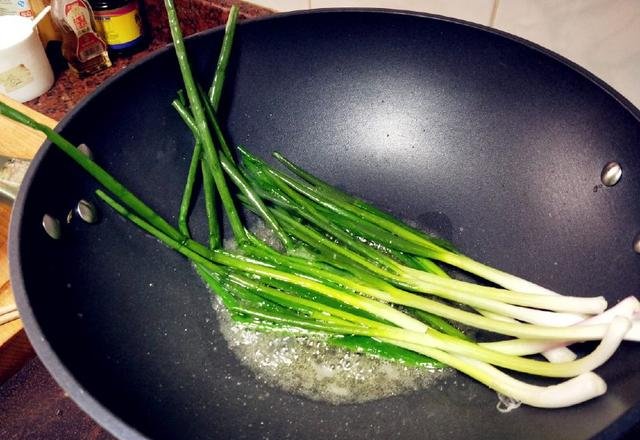  羊肉|鲈鱼不清蒸，还能这样吃，色香味俱全，好吃翻倍，招待客人有面子