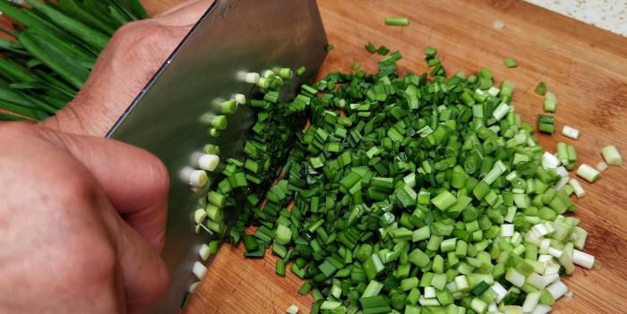 立秋前|立秋前,遇到此碱性蔬菜,我从不还价,维C含量极高,蒸包子最香