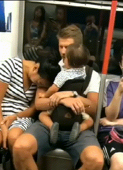 GIF|搞笑GIF：你们三再看啥玩意