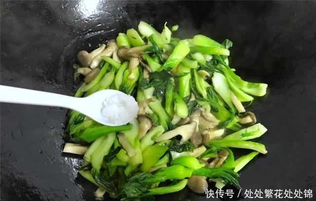 营养丰富|它的蛋白质是蔬菜的6倍,炒一炒,比肉好吃,端上桌孩子吃了一半