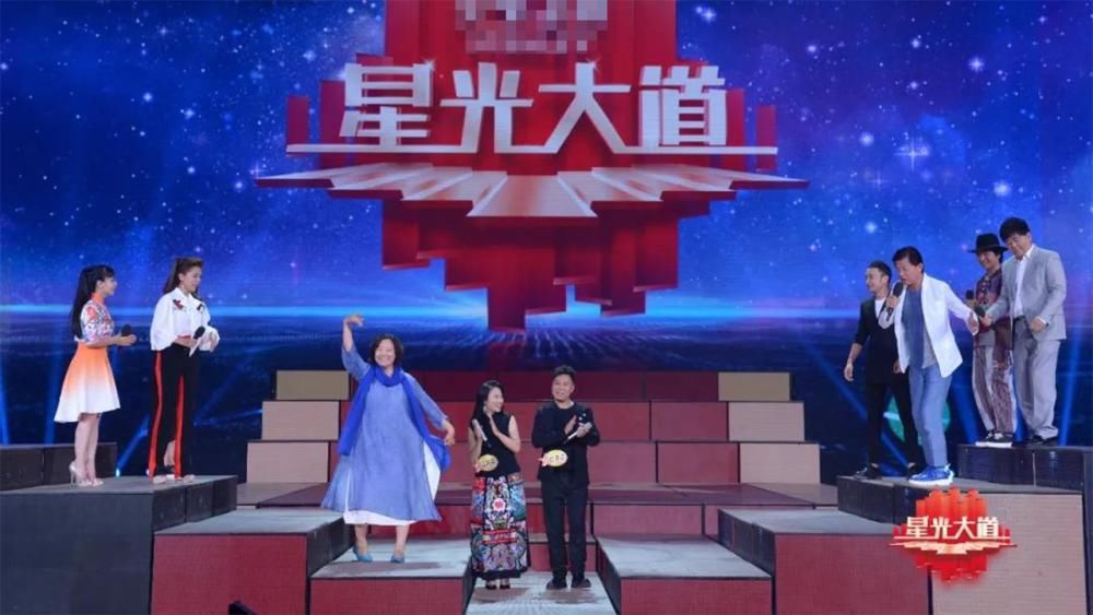  最惨|她是《星光大道》最惨冠军，曾在春晚压轴，如今却在街头卖唱？