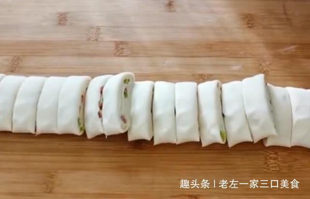  好吃|花卷新做法，有菜有肉，比包子简单，比饺子还香，一口一个，好吃