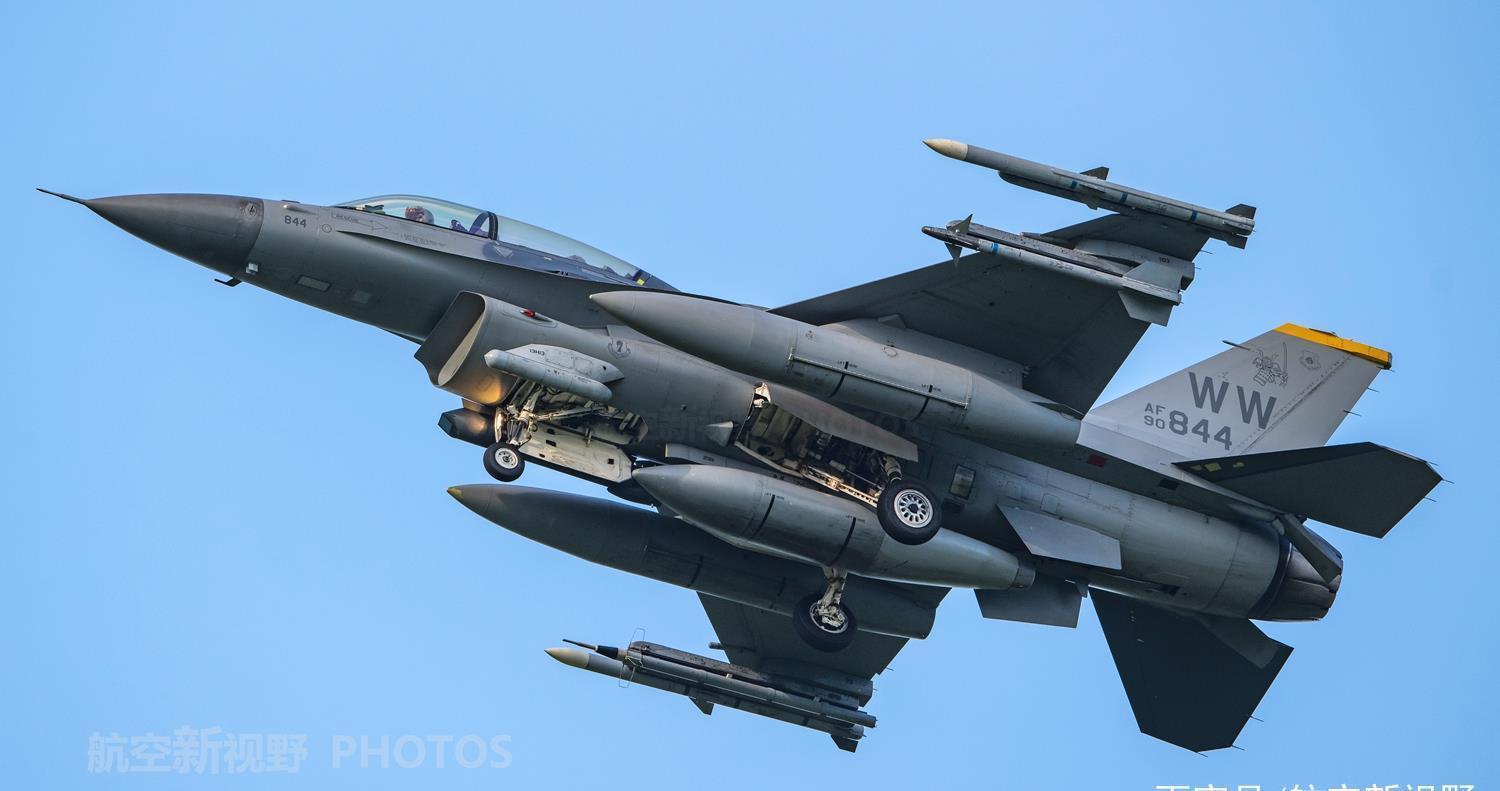 实拍|军迷深入国外基地实拍,美国空军F-16战斗机,服役多年不减当年