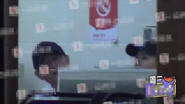 文章和美女|36岁文章有新恋情?深夜约会美女亲自擦眼泪,同回住处被疑似同居