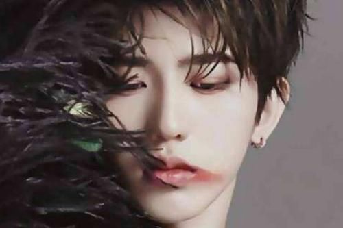  撕名牌|吴谨言口误说错《奔跑吧》名字，李晨当场纠错，蔡徐坤的表情亮了