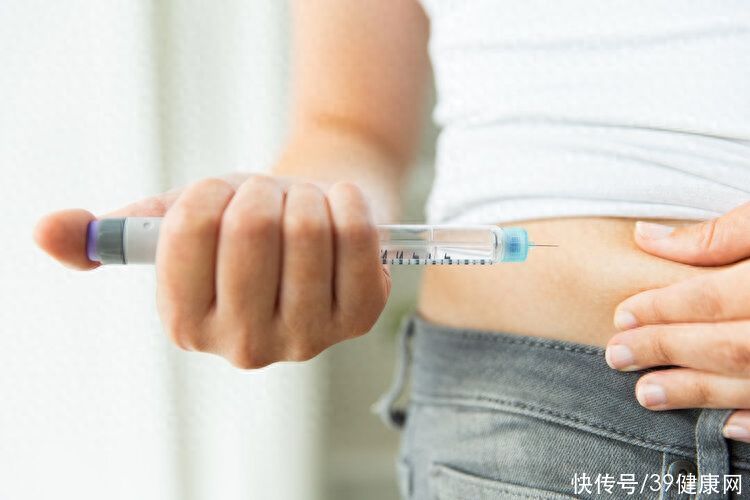 花生与糖尿病的关系(花生是糖尿病“导火索”？劝告：若想胰岛强壮，3种食物尽早忌口)
