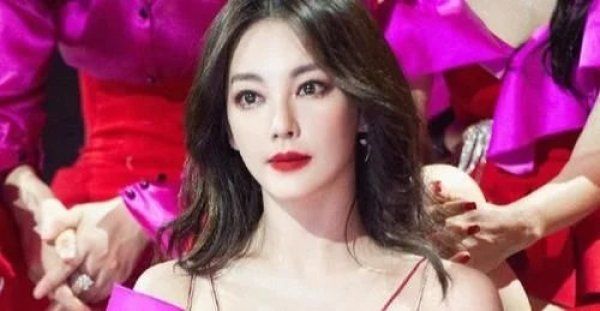  总决赛|《浪姐》总决赛只诞生一个成团名额，剩下的名额由网络投票产生